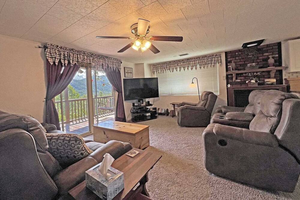 Photo of Livingroom in Robbinsville