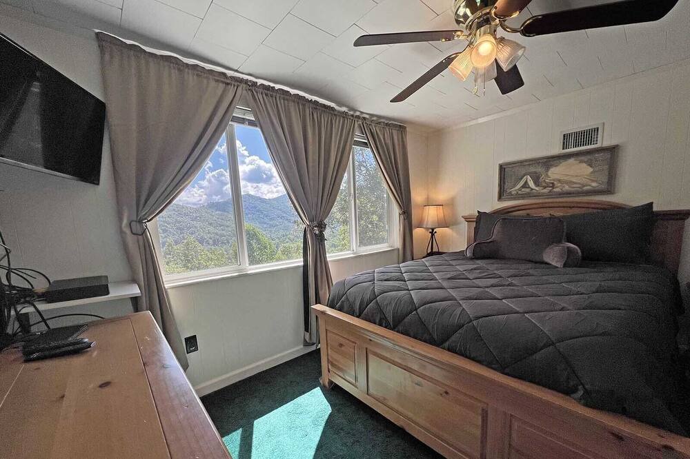 Photo of Bedroom in Robbinsville