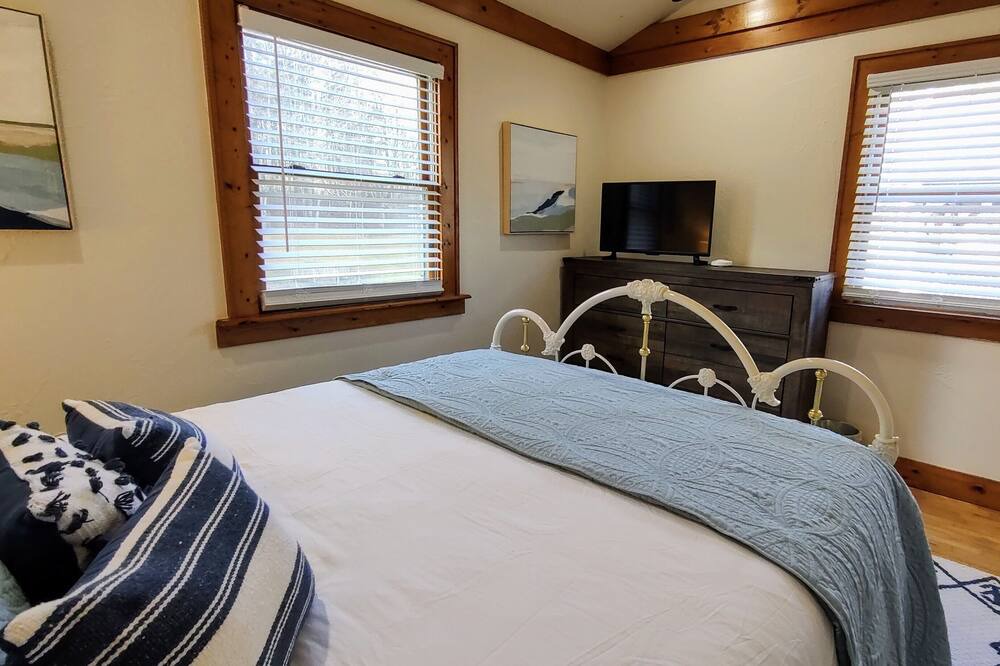 Photo of Bedroom in Cullowhee