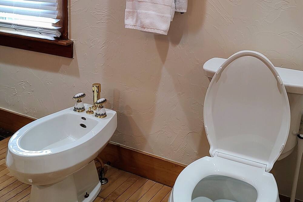 Photo of Bathroom in Cullowhee