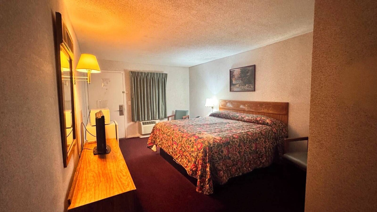 Photo of Bedroom in Sweetwater