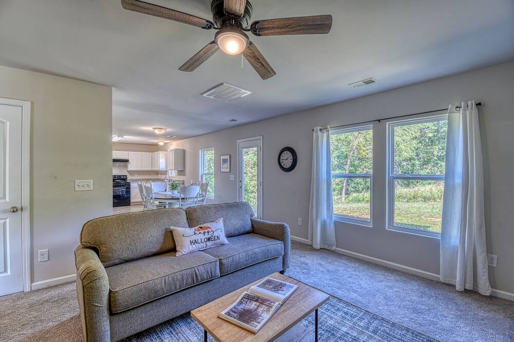 Photo of Livingroom in Anderson