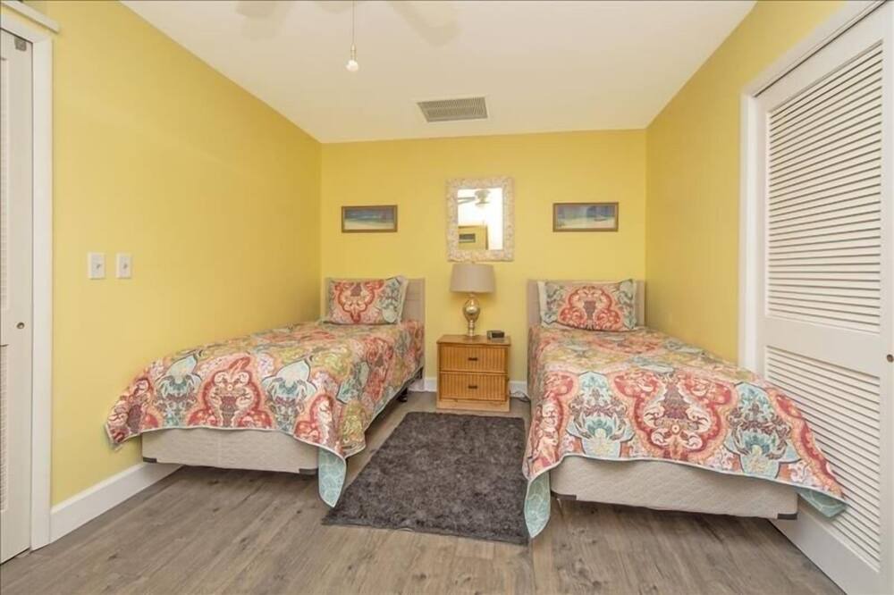 Photo of Bedroom in Isles of Capri