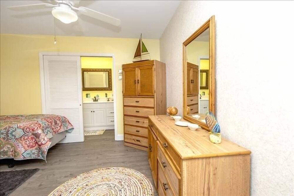 Photo of Bedroom in Isles of Capri