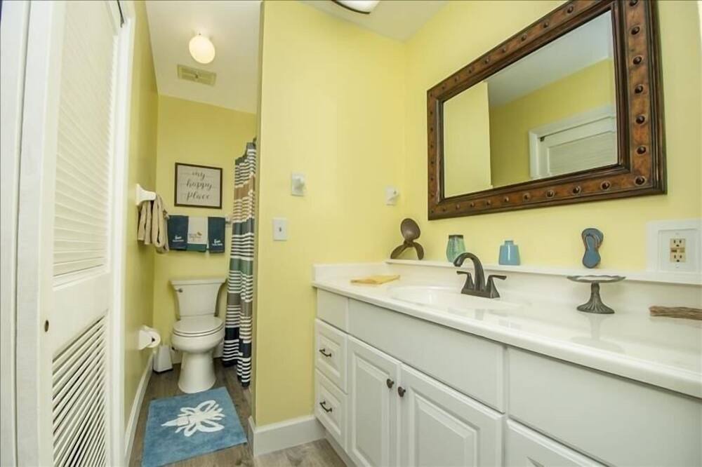 Photo of Bathroom in Isles of Capri