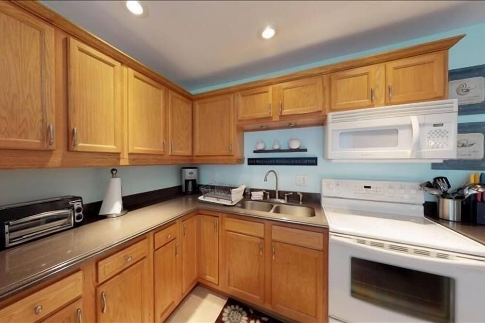 Photo of Kitchen in Isles of Capri