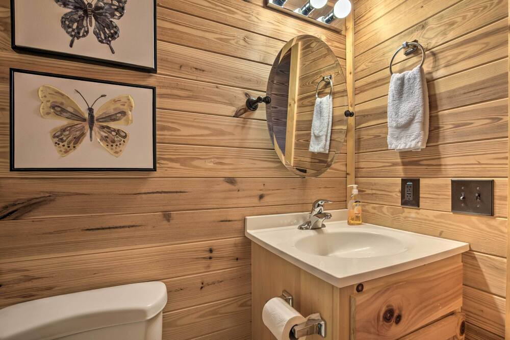 Photo of Bathroom in Seneca