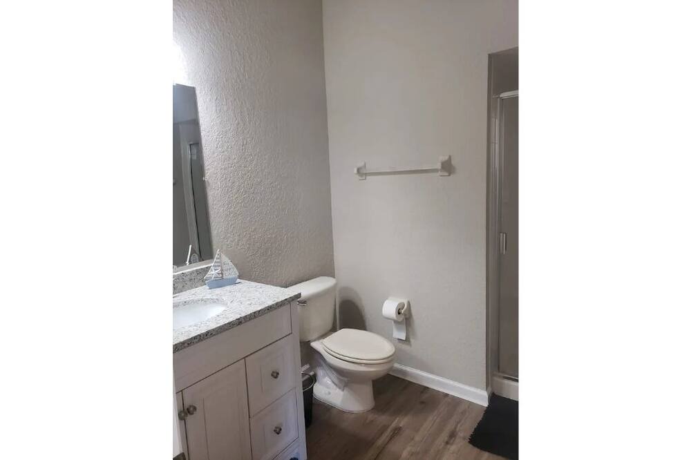 Photo of Bathroom in Trafalgar Village