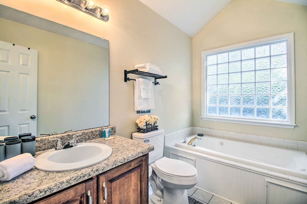 Photo of Bathroom in Hinesville