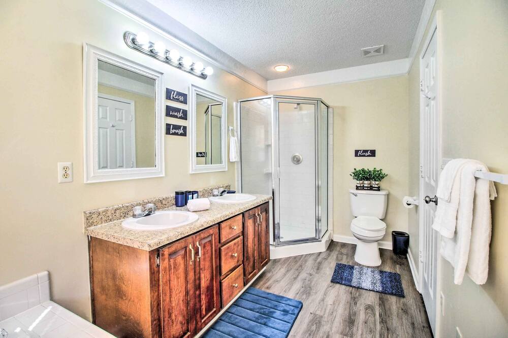 Photo of Bathroom in Hinesville
