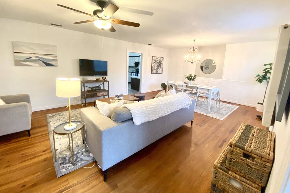 Photo of Livingroom in Longwood