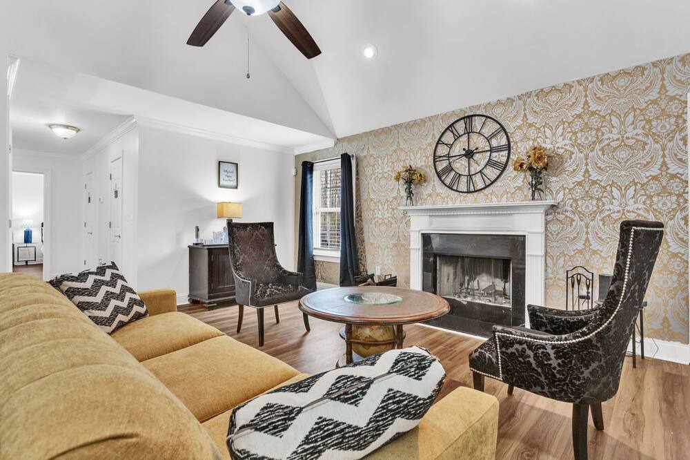 Photo of Livingroom in Gainesville