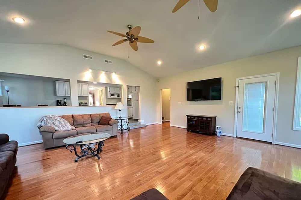 Photo of Livingroom in Inman