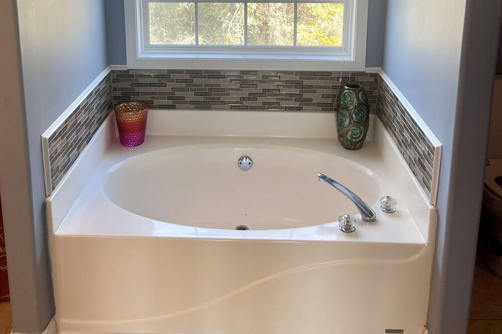 Photo of Bathroom in Winder