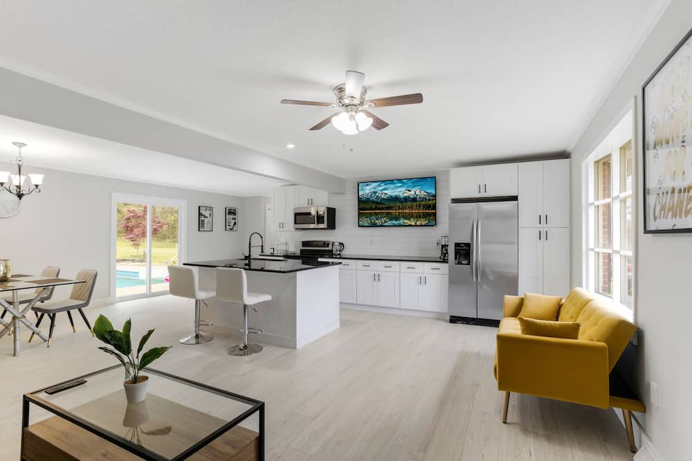 Photo of Livingroom in Duncan