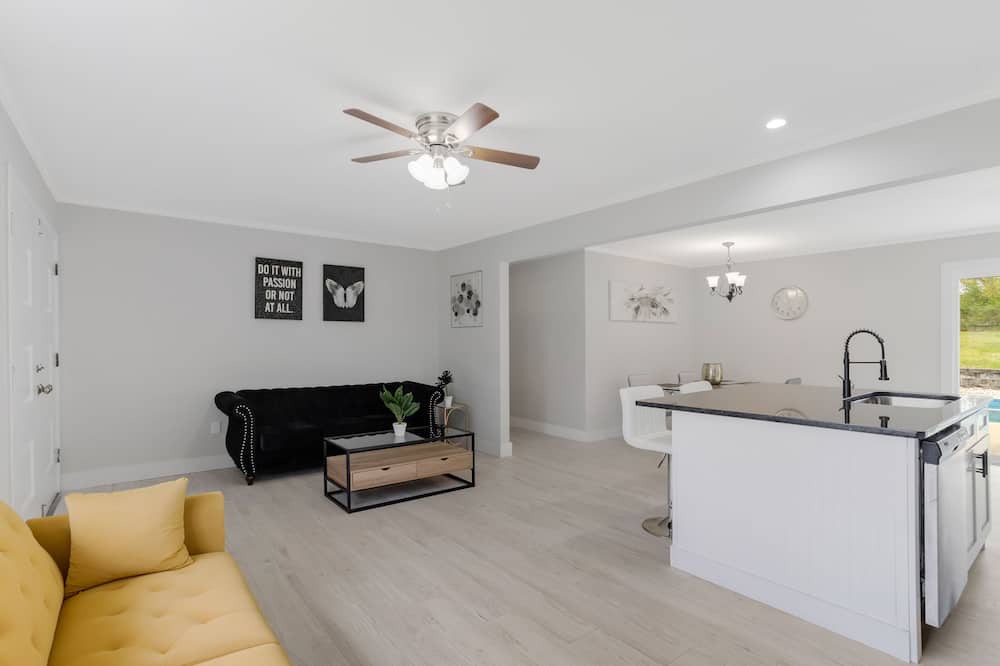 Photo of Livingroom in Duncan