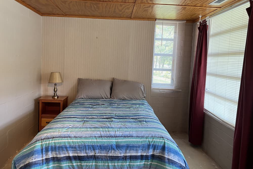 Photo of Bedroom in Tamassee