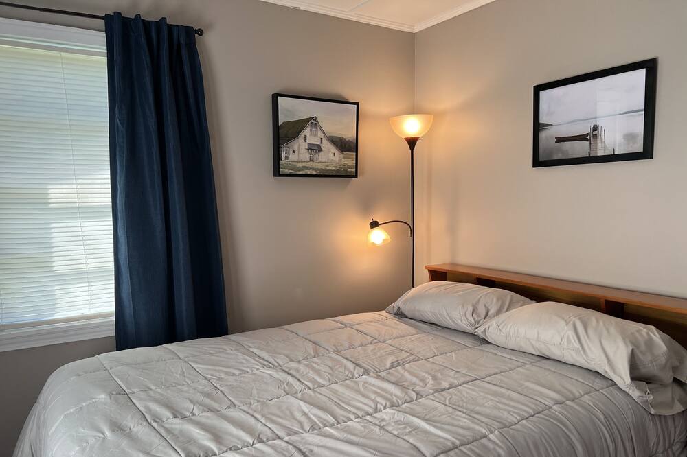Photo of Bedroom in Tamassee
