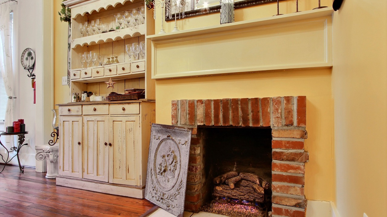 Photo of Livingroom in Historic District - North