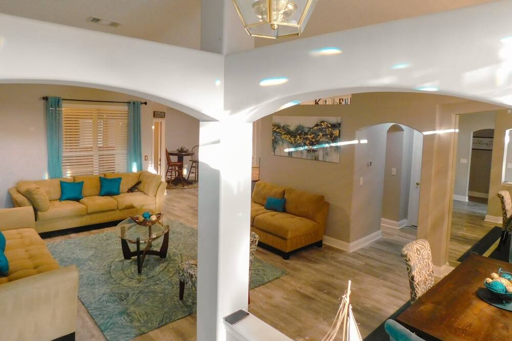 Photo of Livingroom in Westside
