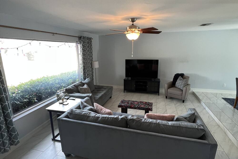 Photo of Livingroom in Lochmoor Waterway Estates