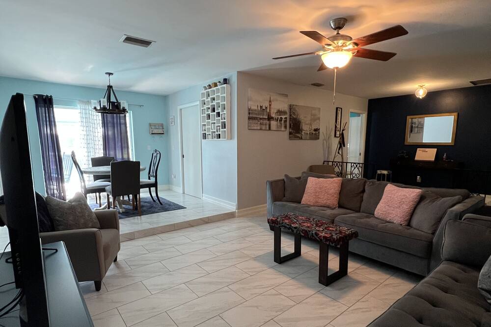 Photo of Livingroom in Lochmoor Waterway Estates