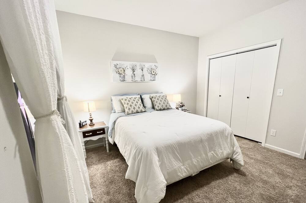 Photo of Bedroom in Commerce