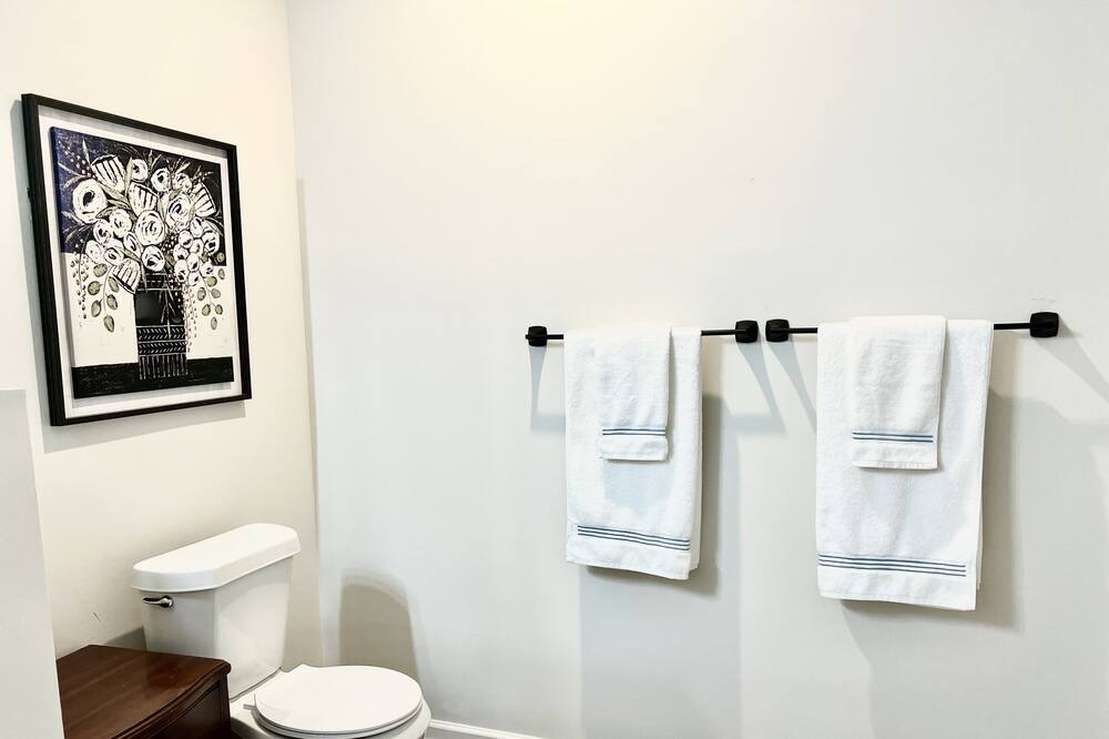 Photo of Bathroom in Commerce