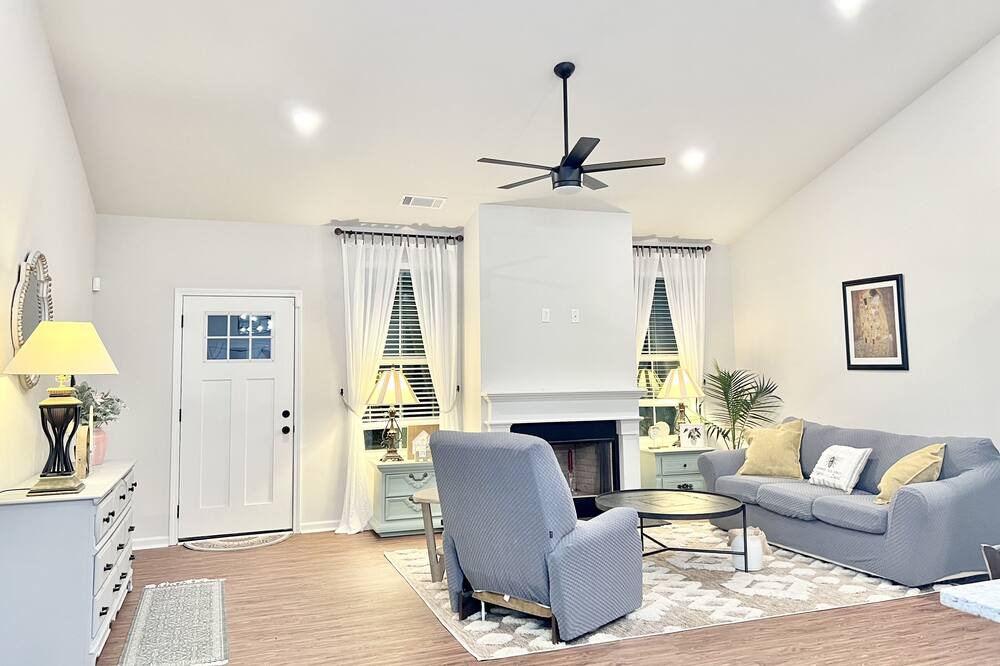 Photo of Bedroom in Commerce