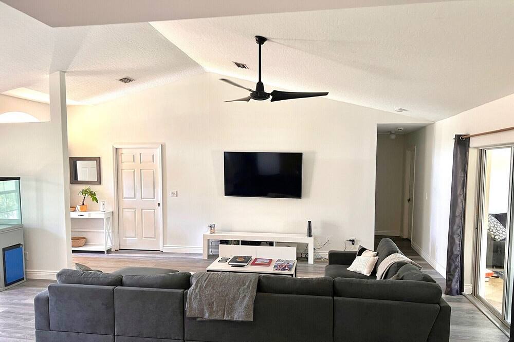 Photo of Livingroom in Sebastian Highlands