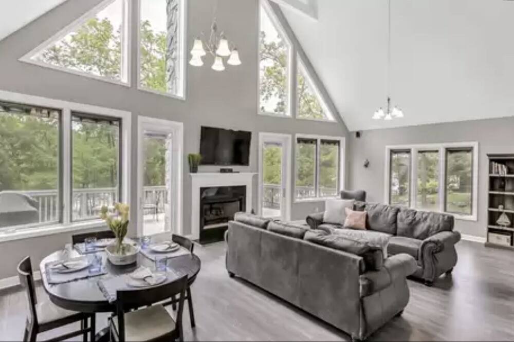 Photo of Bedroom in Leesville