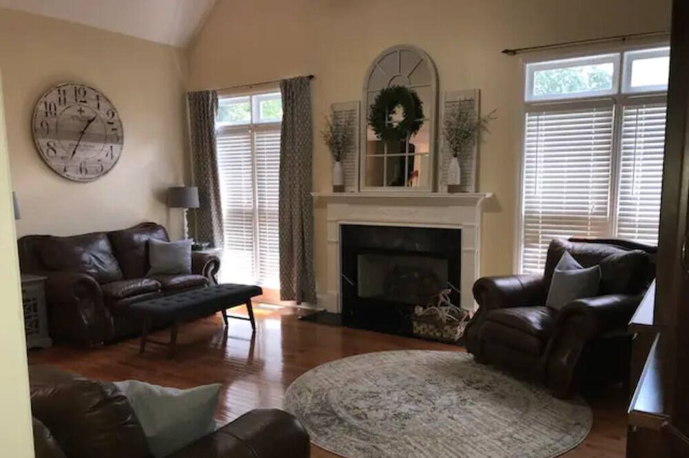 Photo of Livingroom in Watkinsville