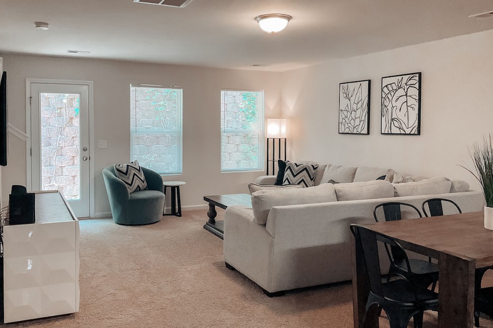 Photo of Livingroom in Anderson