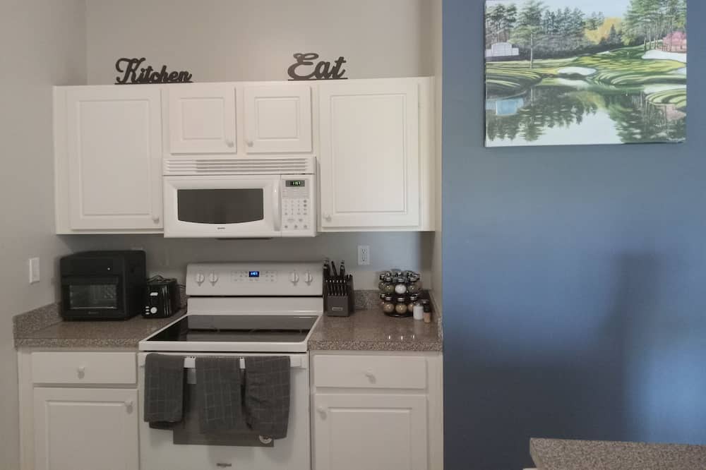 Photo of Kitchen in Waterford Plantation