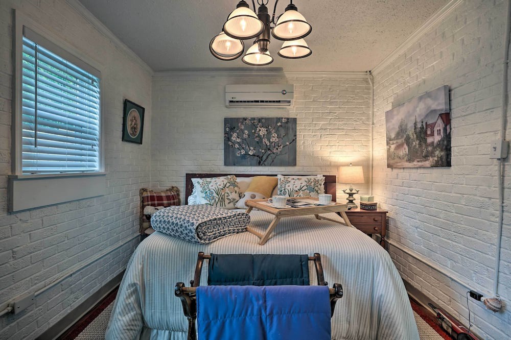 Photo of Bedroom in Summerville Historic District