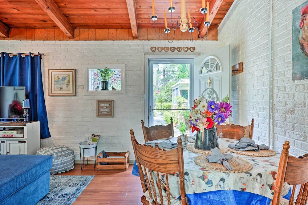 Photo of Livingroom in Summerville Historic District