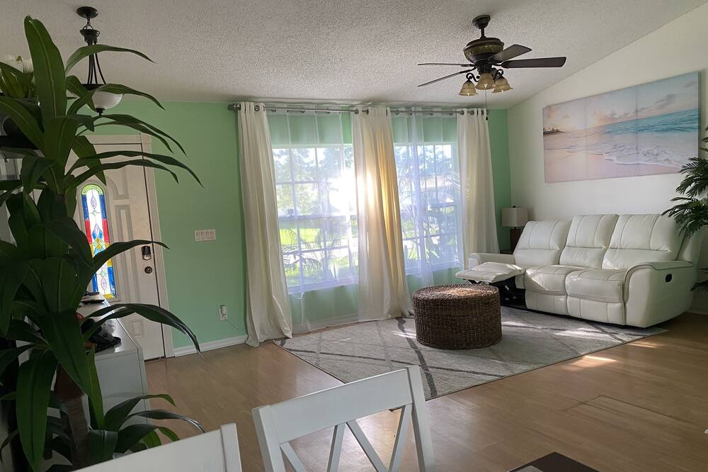 Photo of Livingroom in Palm Bay
