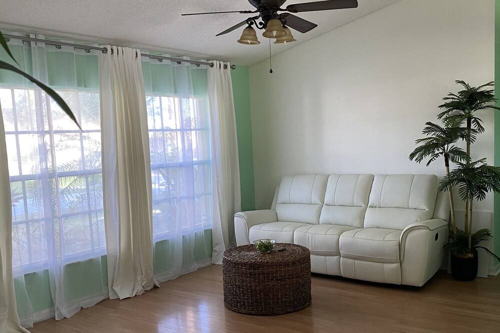 Photo of Livingroom in Palm Bay