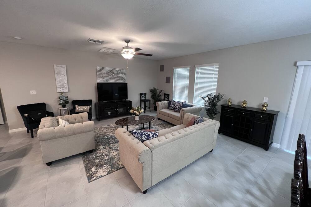 Photo of Livingroom in Plant City