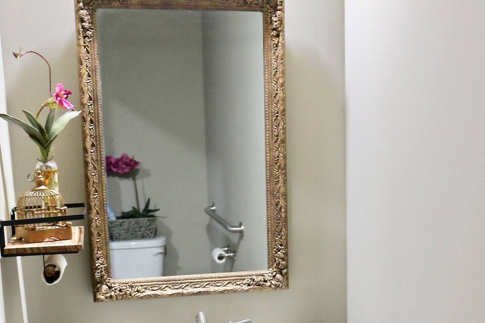 Photo of Bathroom in Crisp