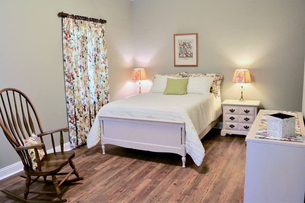 Photo of Bedroom in Crisp