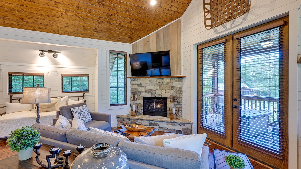 Photo of Livingroom in Tuckasegee