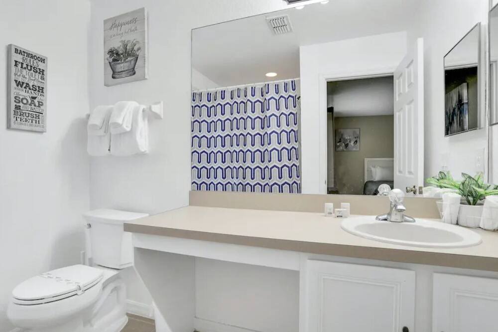 Photo of Bathroom in Regal Palms