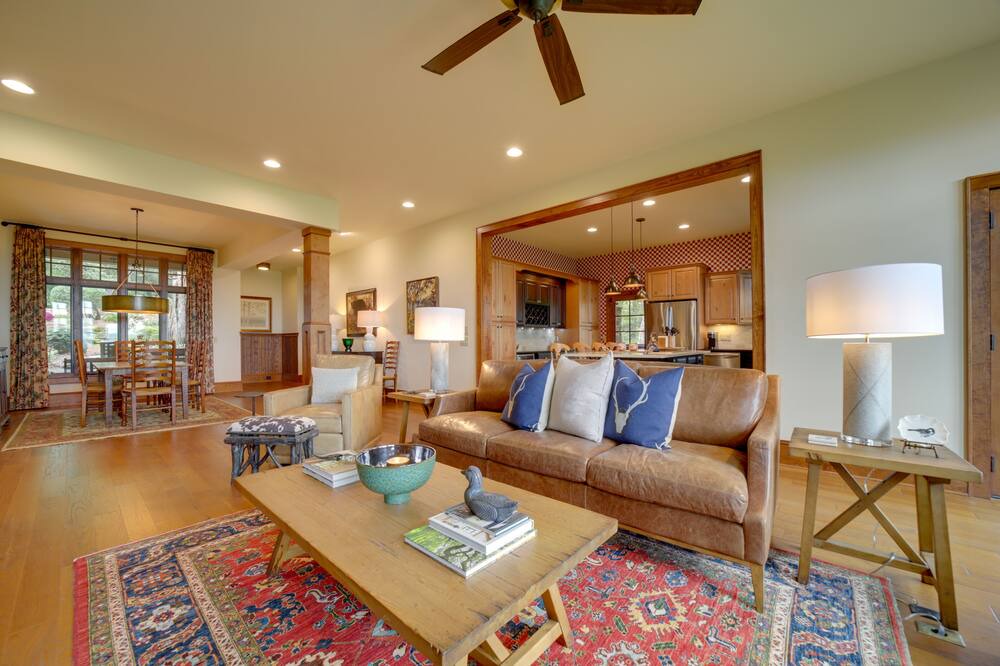 Photo of Livingroom in Cashiers