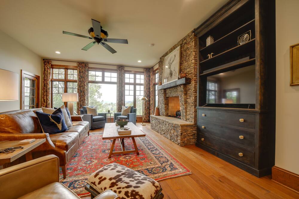Photo of Livingroom in Cashiers