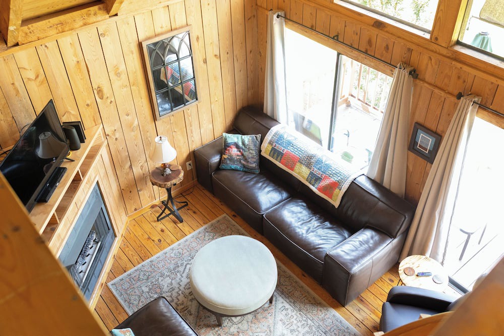 Photo of Livingroom in Six Mile