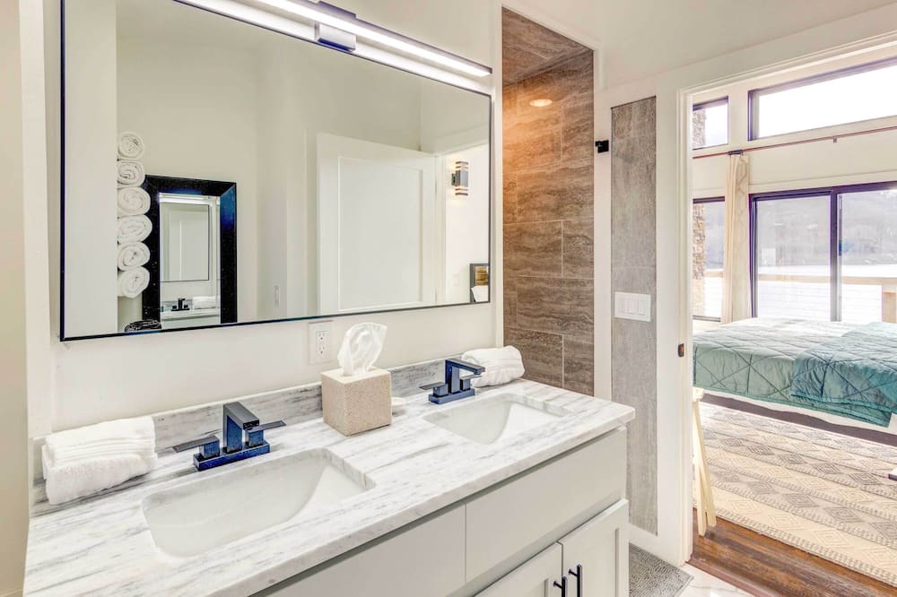 Photo of Bathroom in Topton