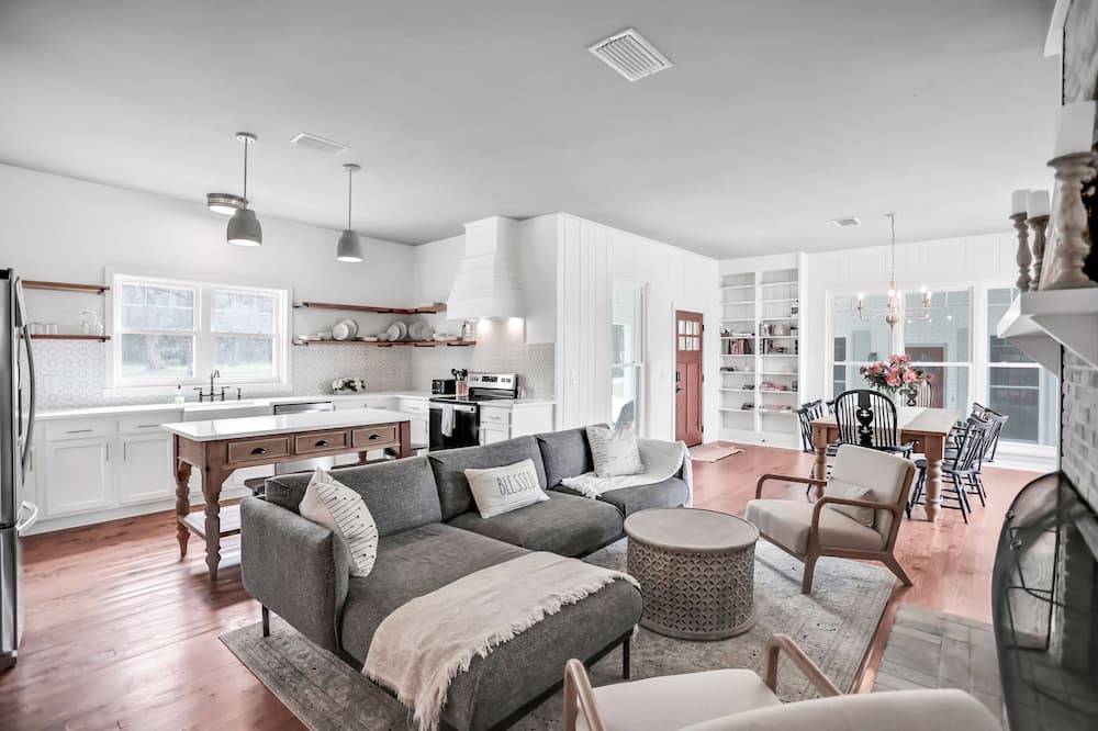 Photo of Livingroom in Nassau County