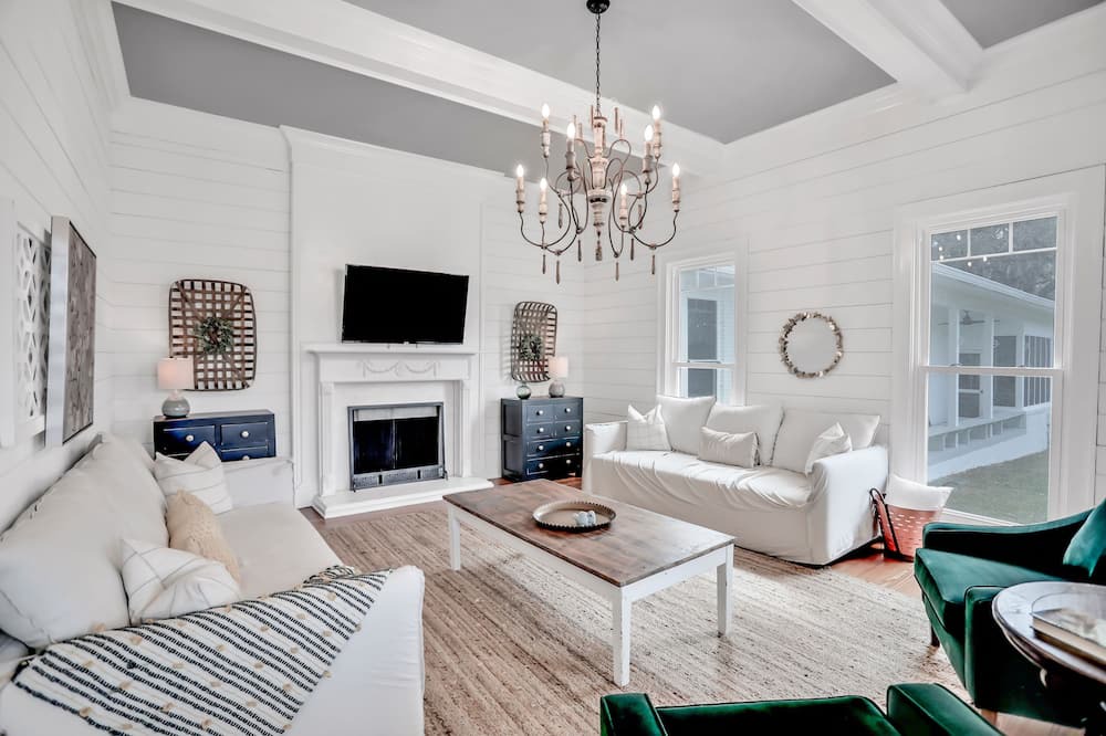 Photo of Livingroom in Nassau County