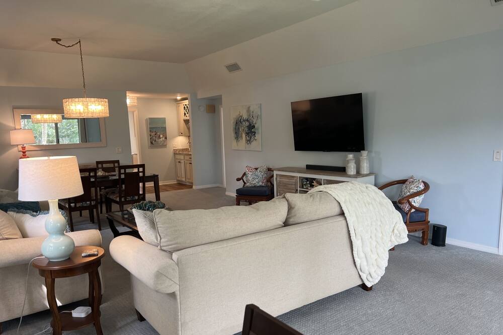 Photo of Livingroom in Indian River Shores